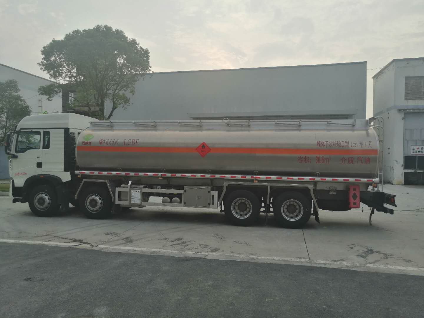 天威緣牌TWY5320GYYZ6L型鋁合金運油車