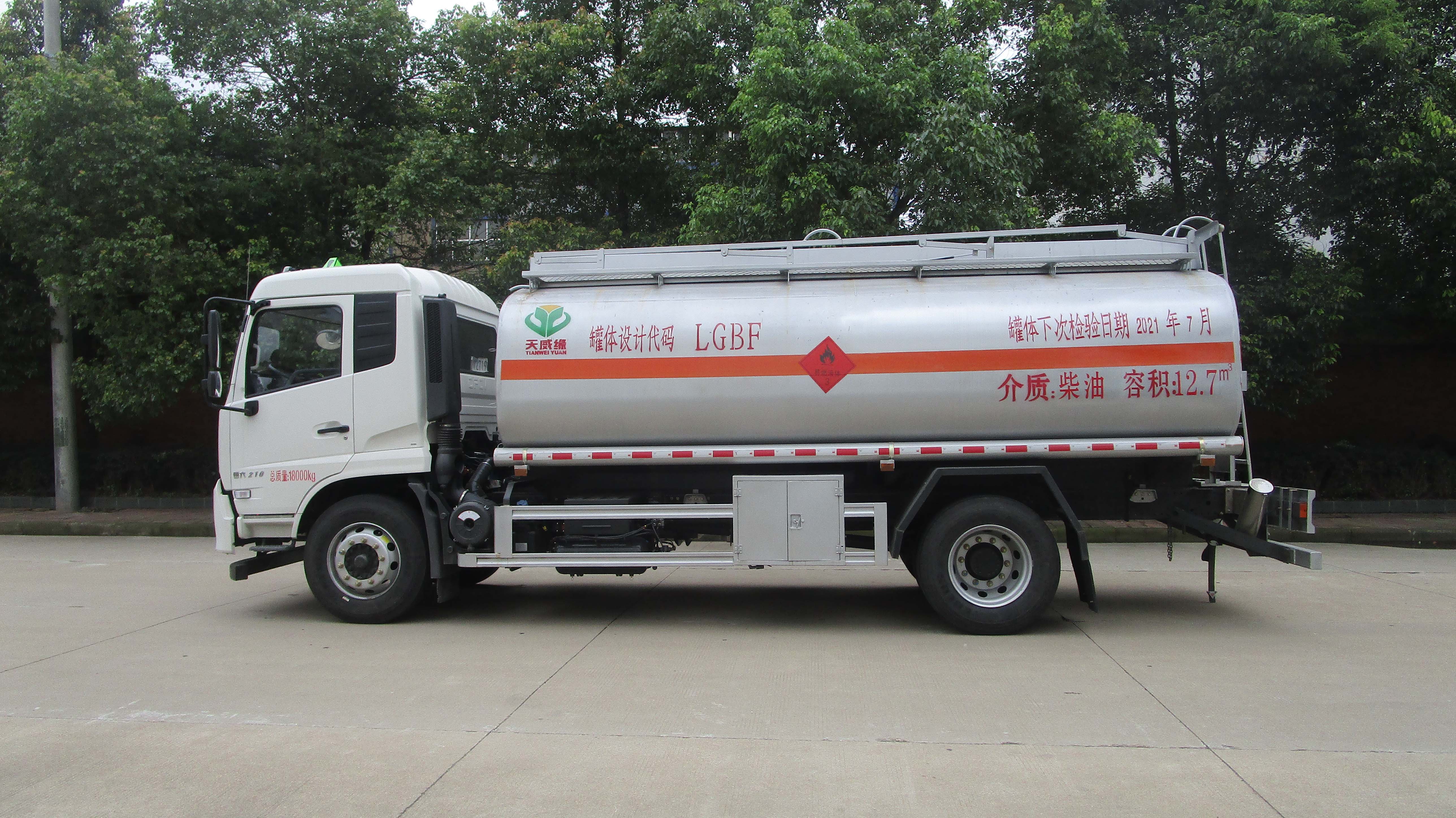 天威緣牌TWY5181GYYD6型運油車